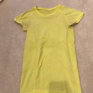 Lululemon sz 6 top